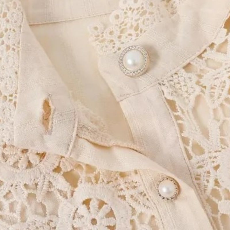 Chemisier à col montant en dentelle victorienne