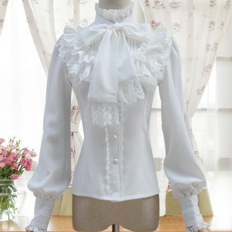 Chemisier blanc mêlant styles victorien et steampunk
