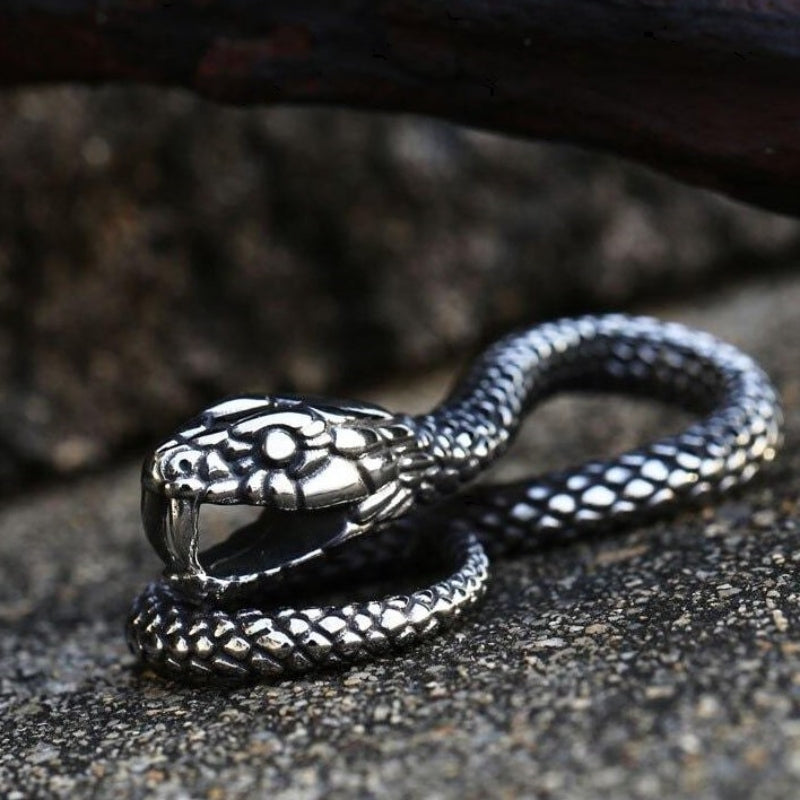 Collier au style serpent