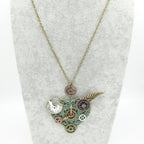 Collier orné d’un cœur steampunk