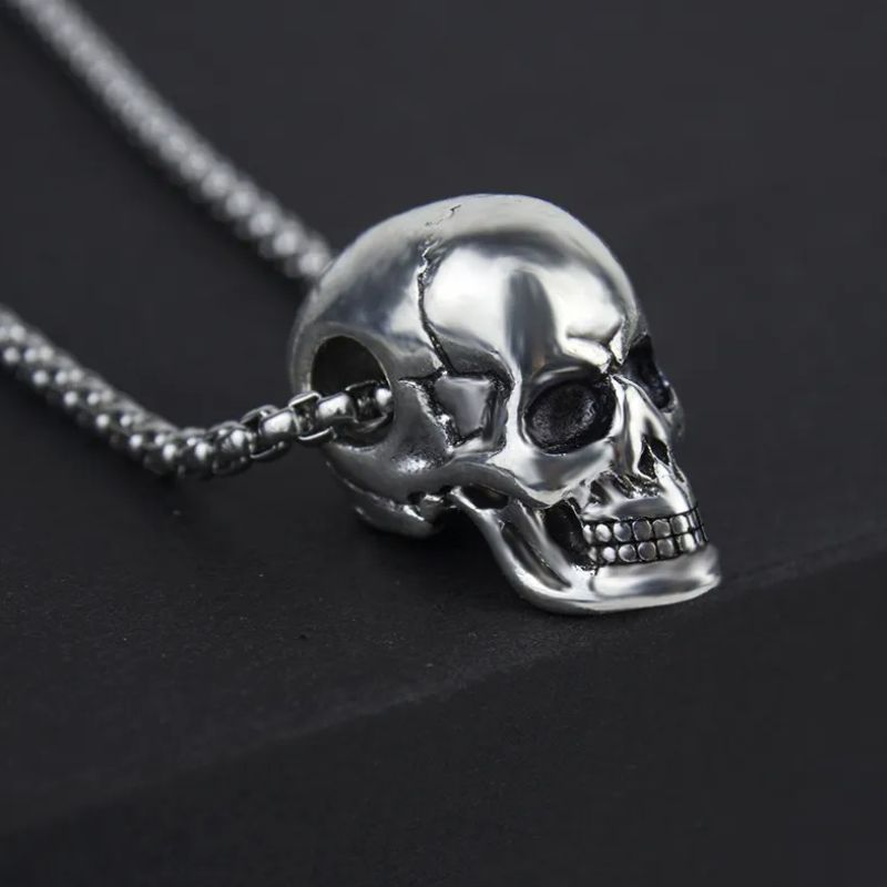 Collier steampunk à motif tête de mort
