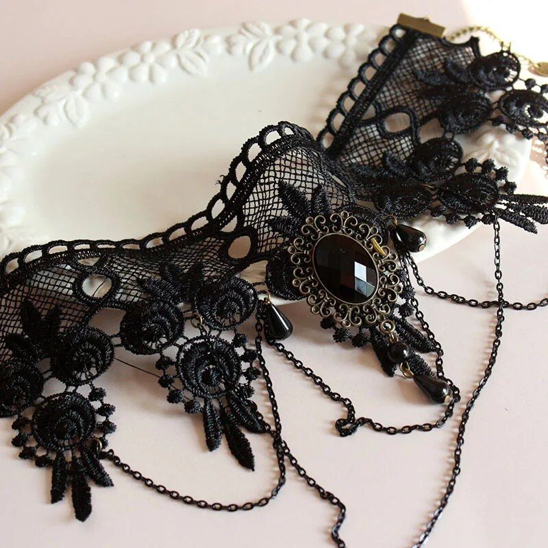 Collier victorien à l’esthétique gothique