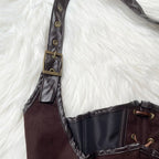Corset en matière simili au style steampunk