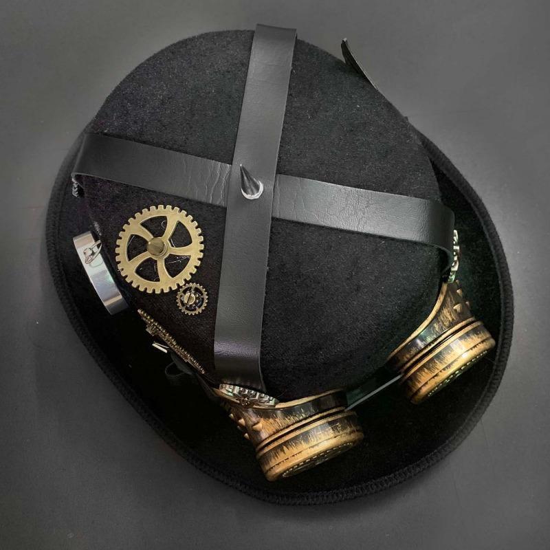 Couvre-chef customisé à l’allure steampunk