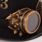 Couvre-chef steampunk agrémenté d’une plume