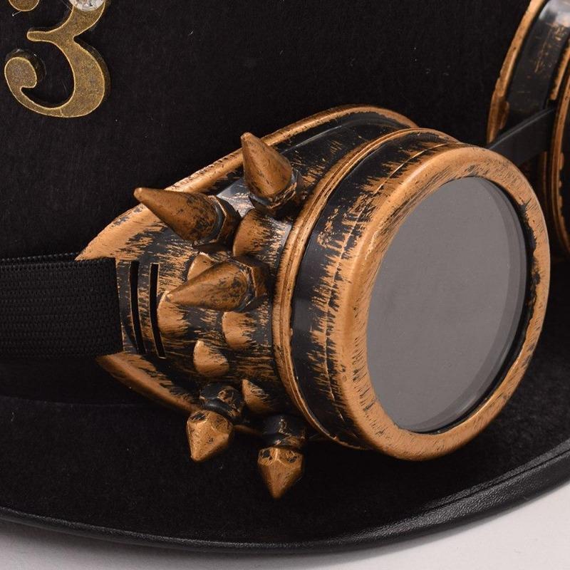 Couvre-chef steampunk agrémenté d’une plume