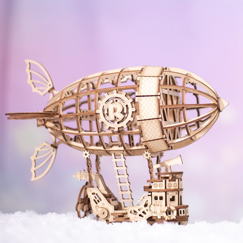 Dirigeable Zeppelin steampunk en maquette
