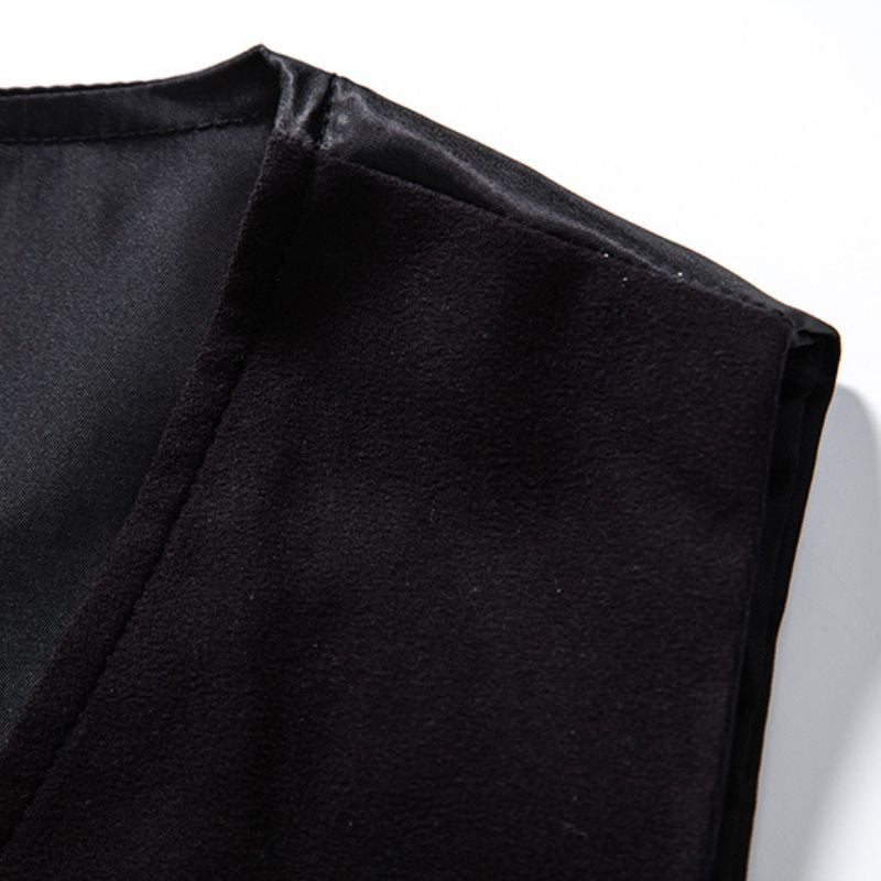 Gilet de costume noir au style rétro