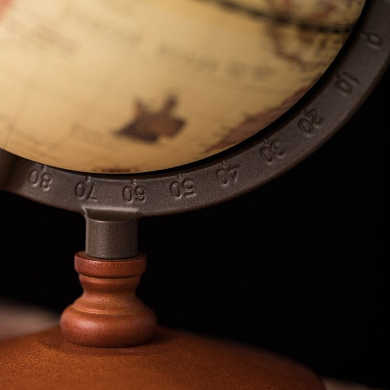 Globe du monde en bois ancien
