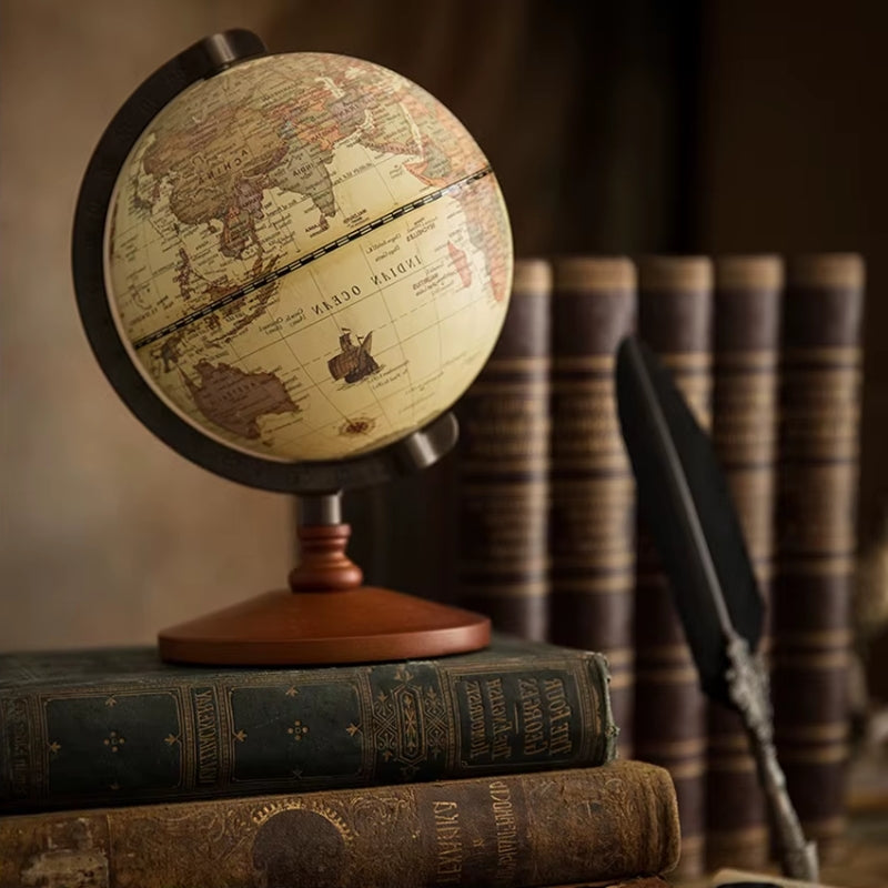 Globe du monde tournant avec pied