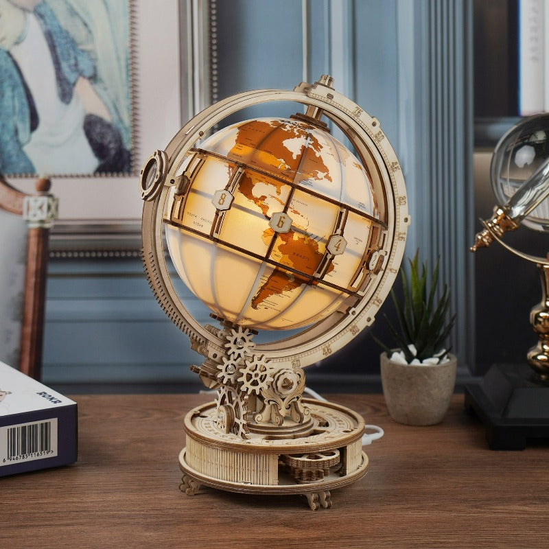 Globe terrestre en maquette de bois