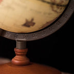 Globe terrestre pivotant avec support sur pied