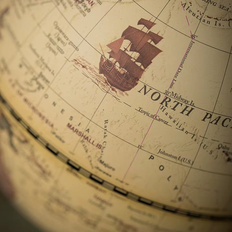 Globe terrestre sur pied pivotant