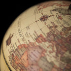 Globe tournant du monde sur pied
