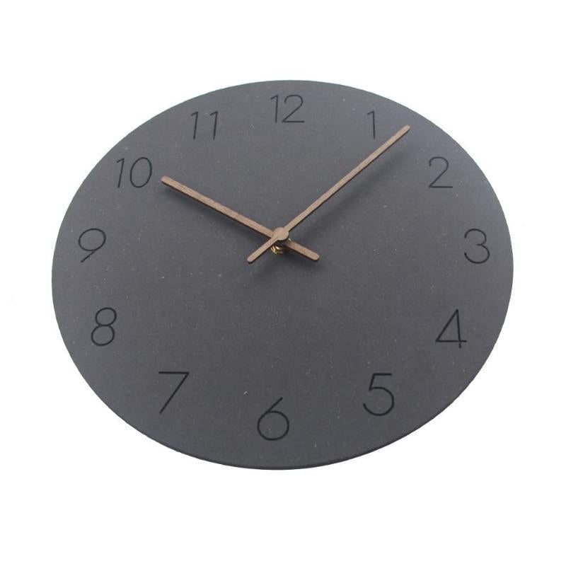 Horloge au design steampunk et scandinave