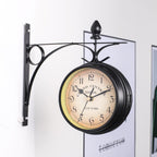 Horloge au style steampunk de gare