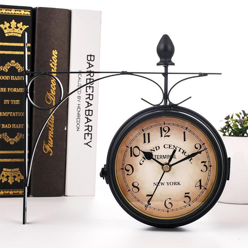 Horloge de gare d’inspiration steampunk