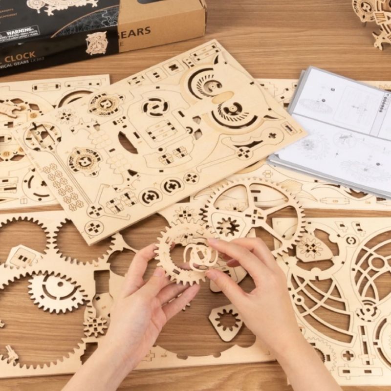 Horloge hibou en maquette de bois