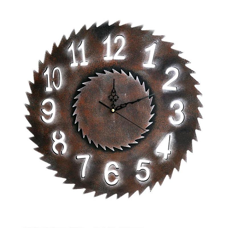 Horloge industrielle en forme de scie