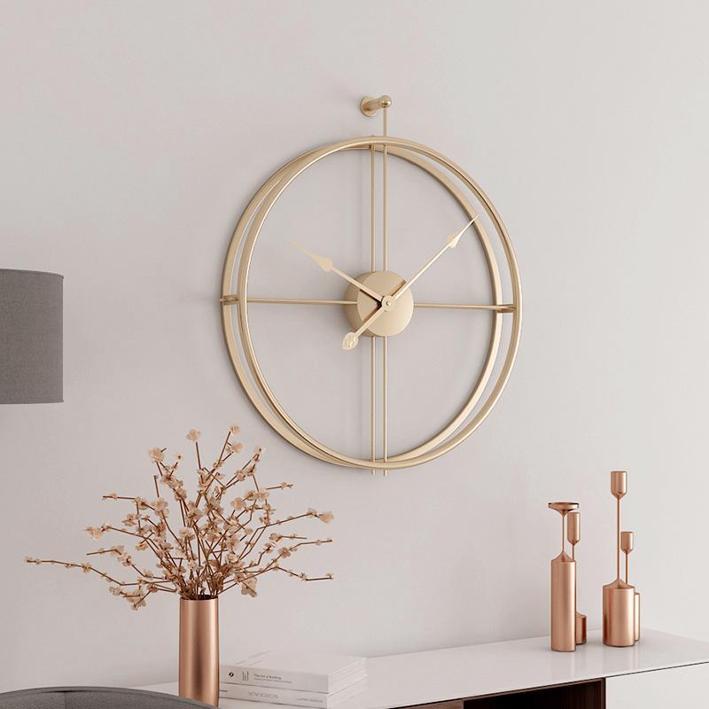 Horloge minimaliste murale d’inspiration steampunk