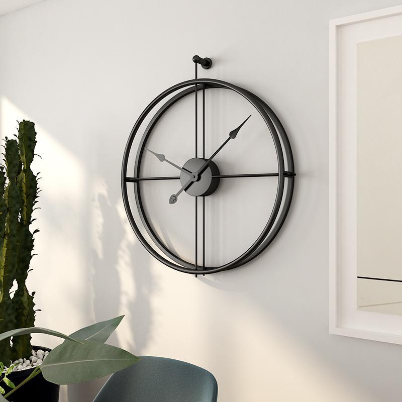 Horloge murale épurée au style steampunk