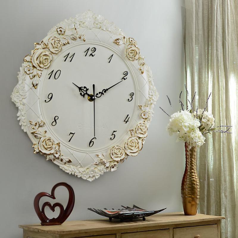 Horloge rétro de couleur blanche