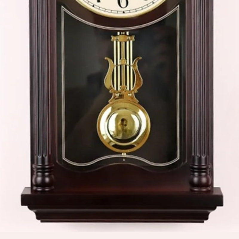 Horloge rétro steampunk avec balancier