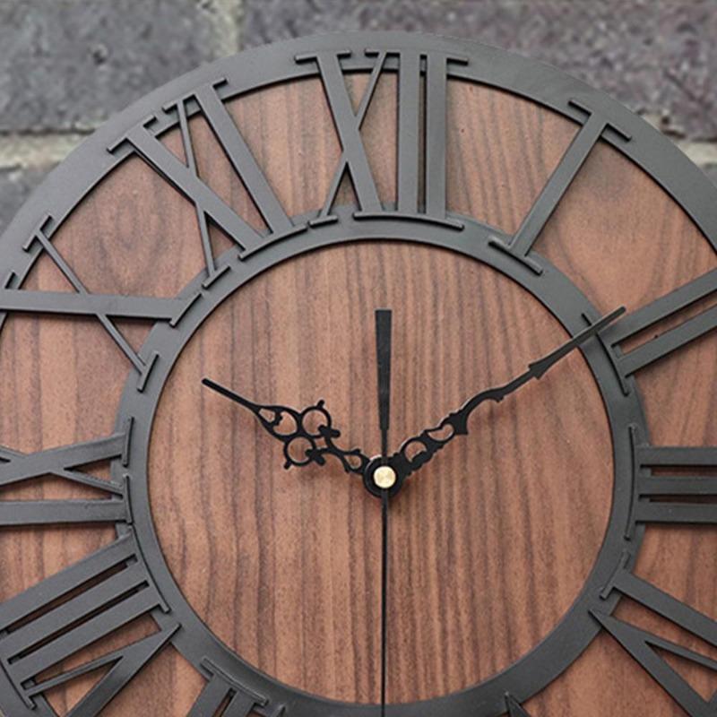 Horloge steampunk industrielle conçue en bois
