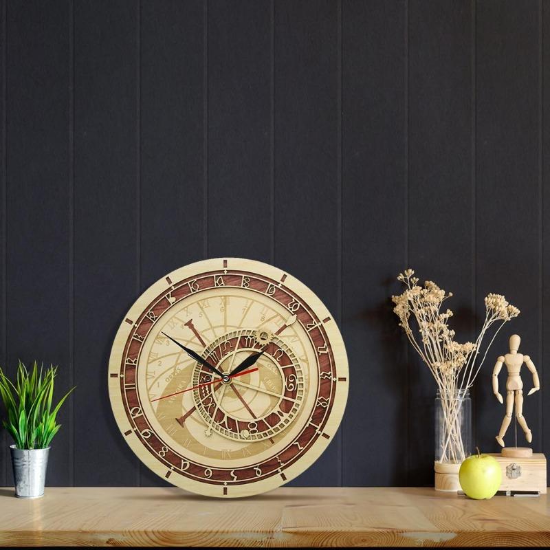 Horloge steampunk sur le thème astronomique