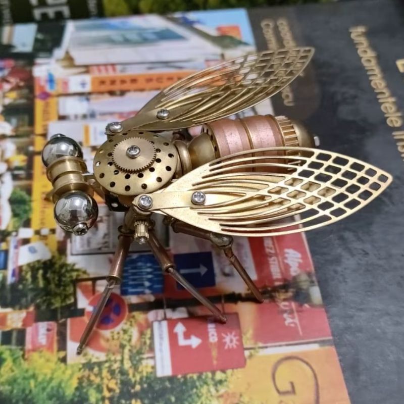 Insecte mouche en métal steampunk