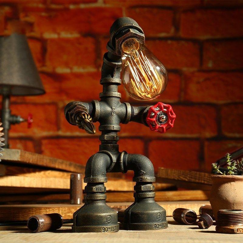 Lampe robot au style steampunk