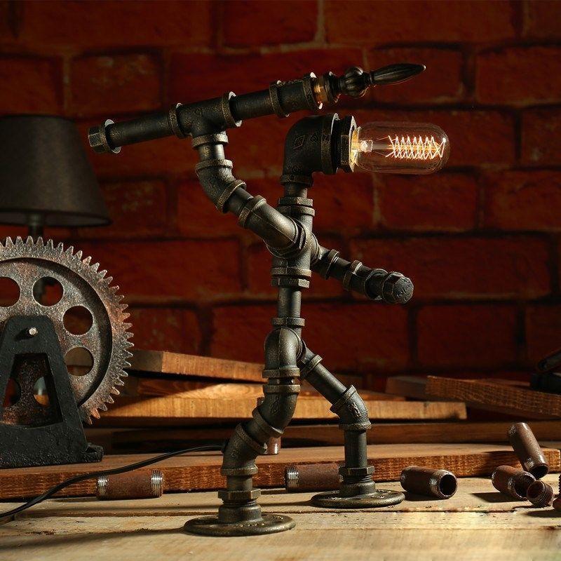Lampe robot d’inspiration steampunk