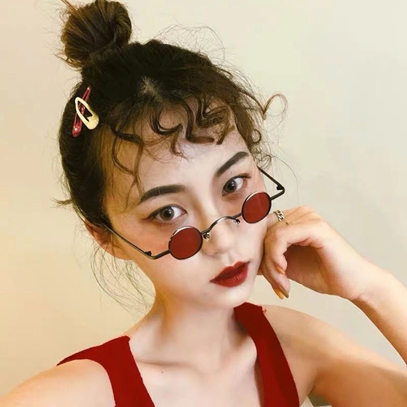 Lunettes de soleil petites et rondes