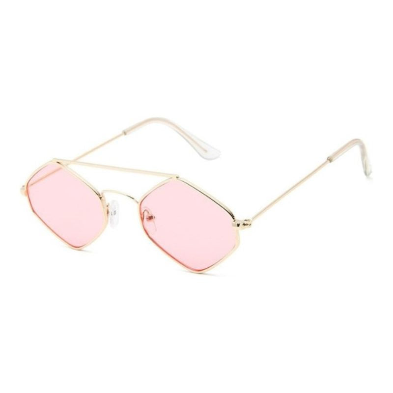Lunettes femme hexagonales contre le soleil