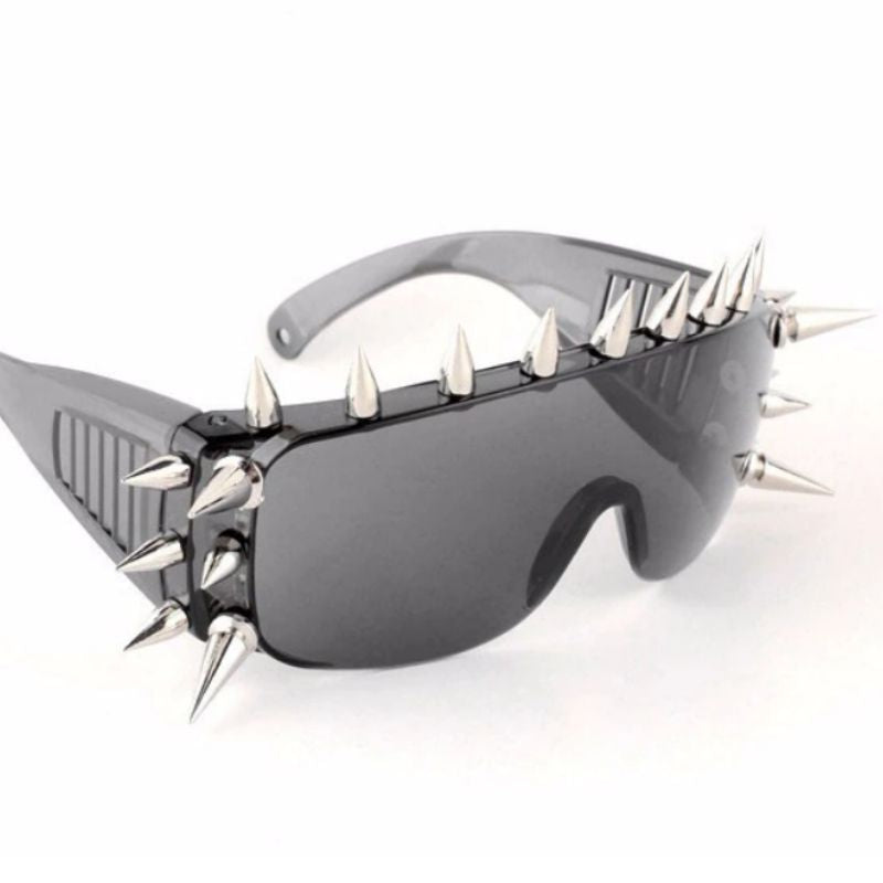 Lunettes solaires rectangulaires au style gothique