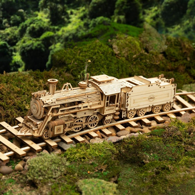 Maquette de locomotive à vapeur conçue en bois