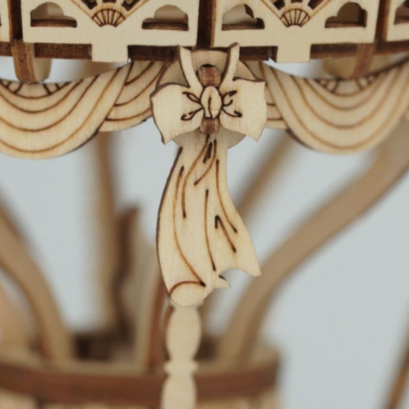 Maquette steampunk de ballon montgolfière en bois