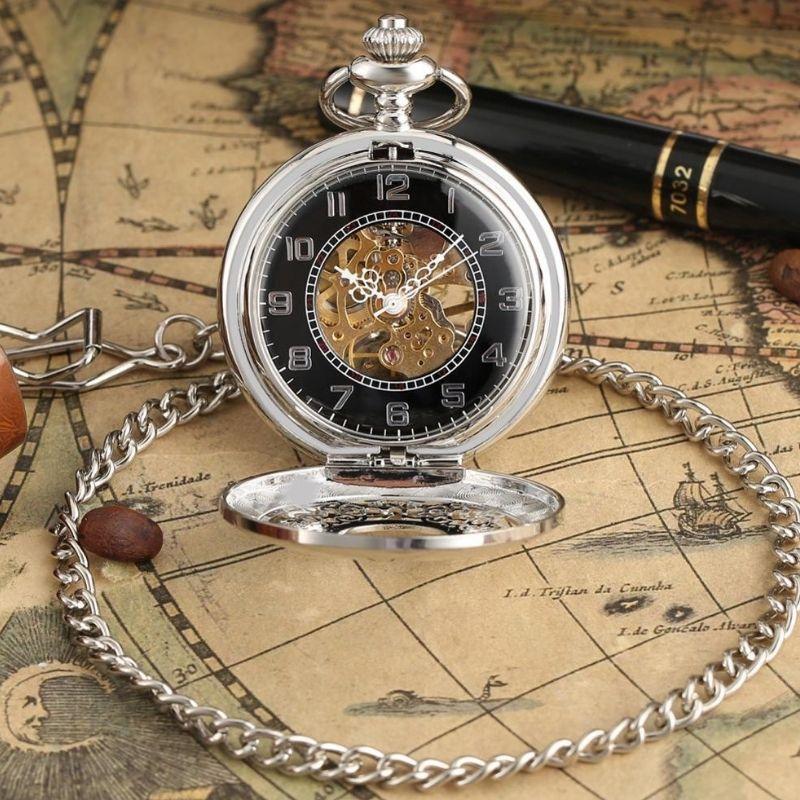 Montre ancienne en acier au format gousset en coffret