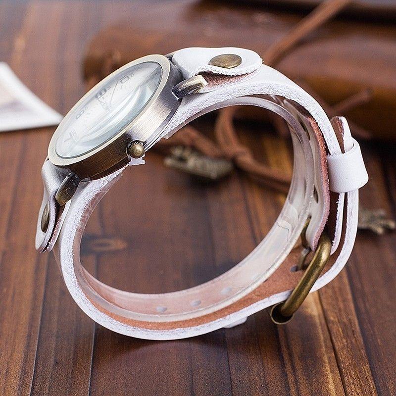 Montre avec bracelet steampunk destinée aux femmes