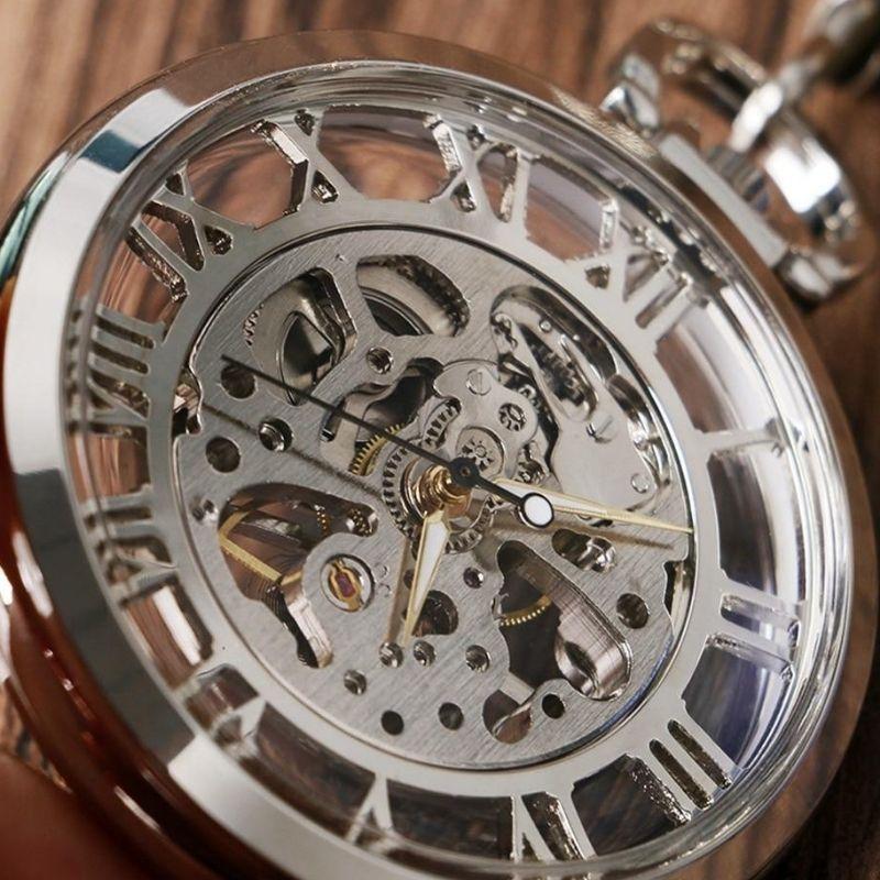 Montre de poche avec mécanisme de remontage manuel