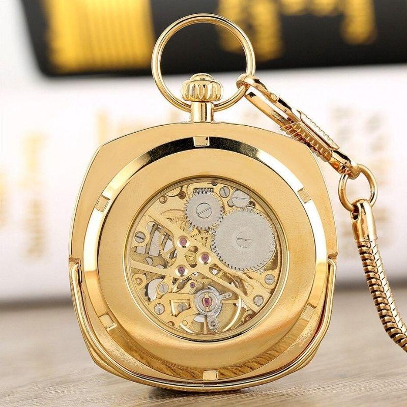 Montre de poche carrée au style ancien