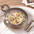 Montre de poche steampunk à transparence apparente