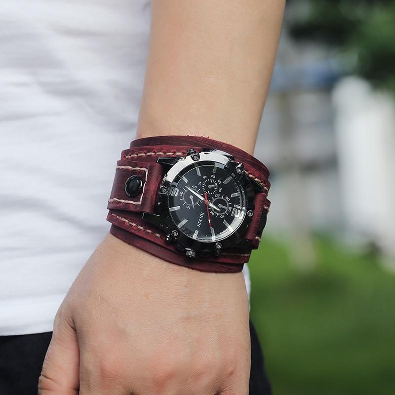Montre dotée d’un bracelet de force en cuir