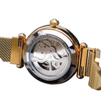 Montre féminine steampunk de couleur dorée