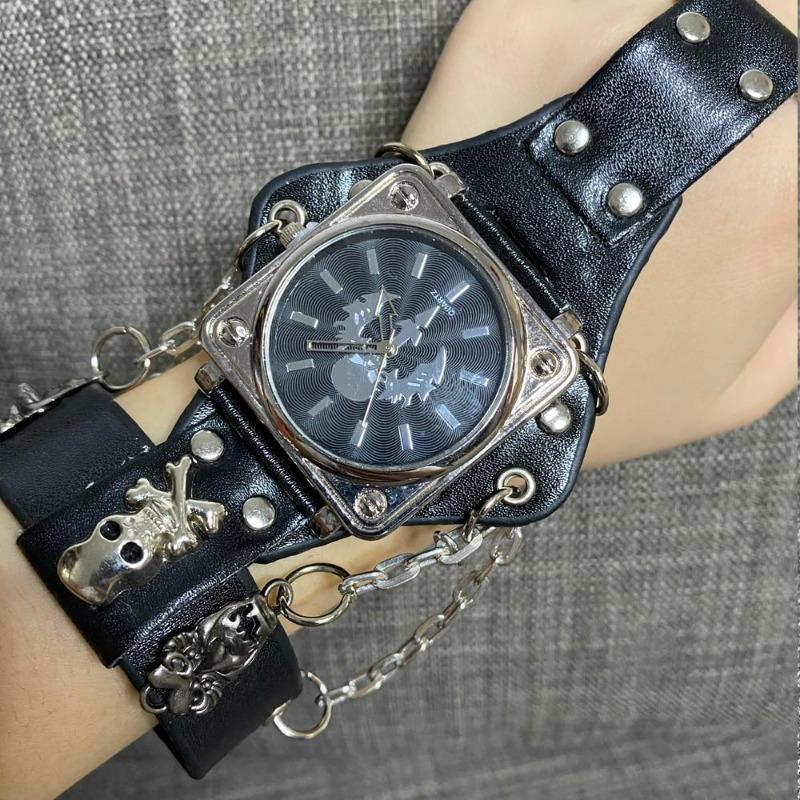 Montre gothique à l’esthétique steampunk