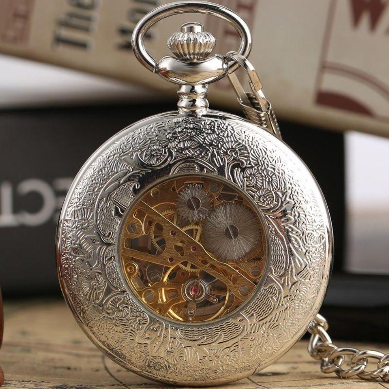Montre gousset ancienne conçue en acier avec coffret