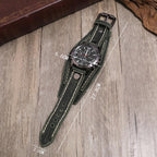 Montre munie d’un bracelet de force cuir