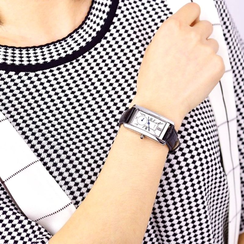 Montre pour femme rectangulaire d’inspiration vintage
