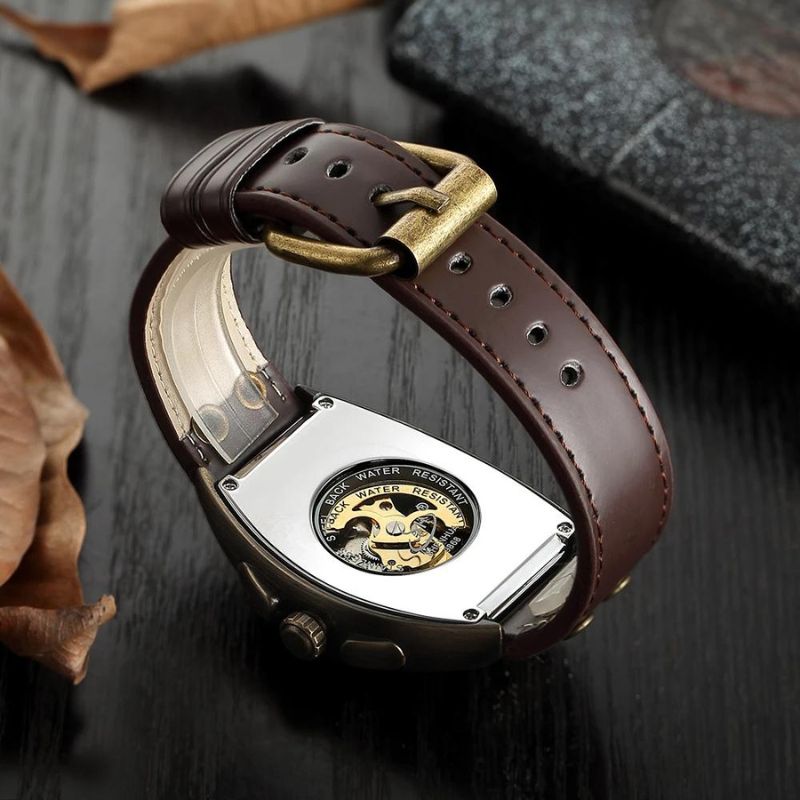 Montre rectangulaire mécanique destinée aux hommes