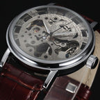Montre skeleton destinée aux hommes